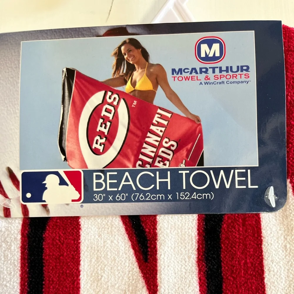 NWT Cincinnati Reds Beach Towel